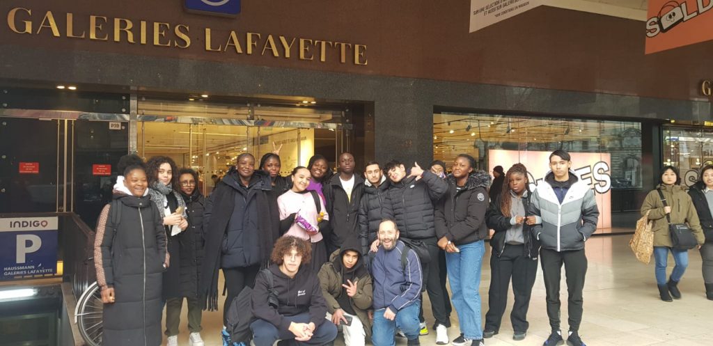 La classe d'EPC 1 en immersion dans les Grands Magasins parisiens